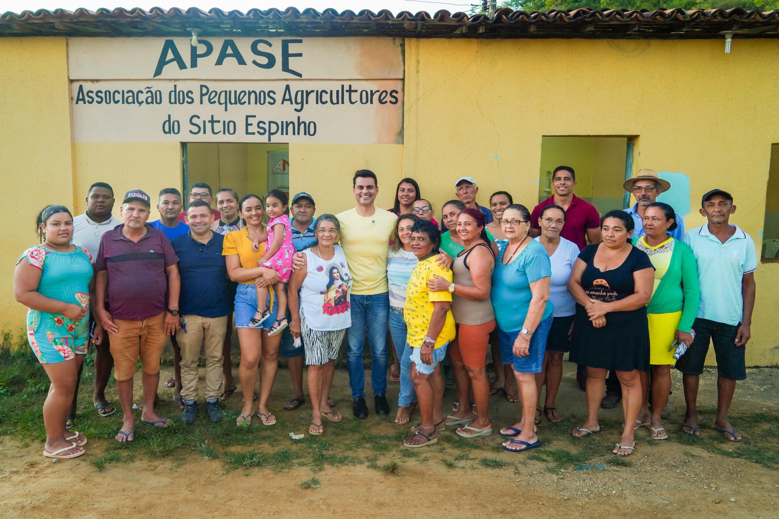 Por articulação do deputado Yury do Paredão (MDB), famílias de Juazeiro assinam contratos do Minha Casa, Minha Vida Rural