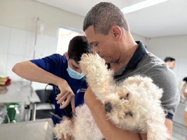 Crato alcança marca de 10 mil castrações gratuitas e reforça combate aos maus-tratos no Abril Laranja