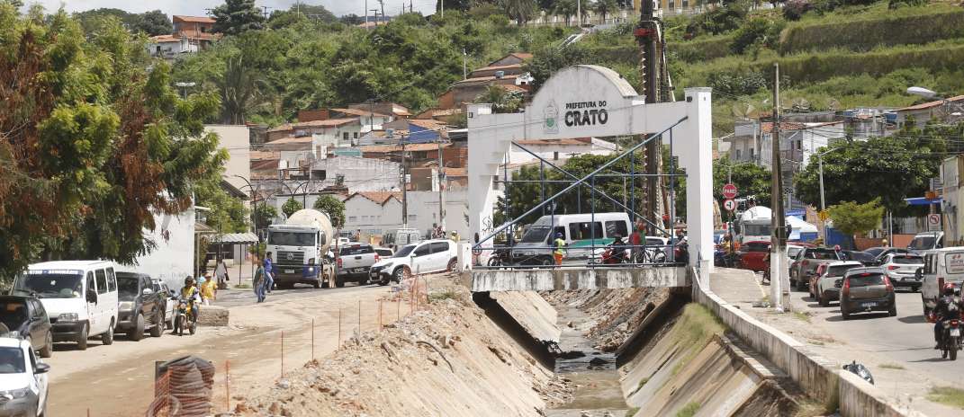 No Crato, obras de requalificação do canal do Grangeiro chegam a 50% de execução