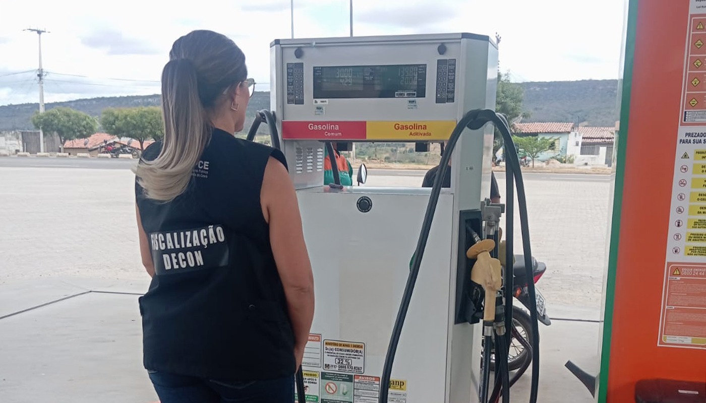 Decon autua 38 estabelecimentos por violação dos direitos dos consumidores na Região do Cariri