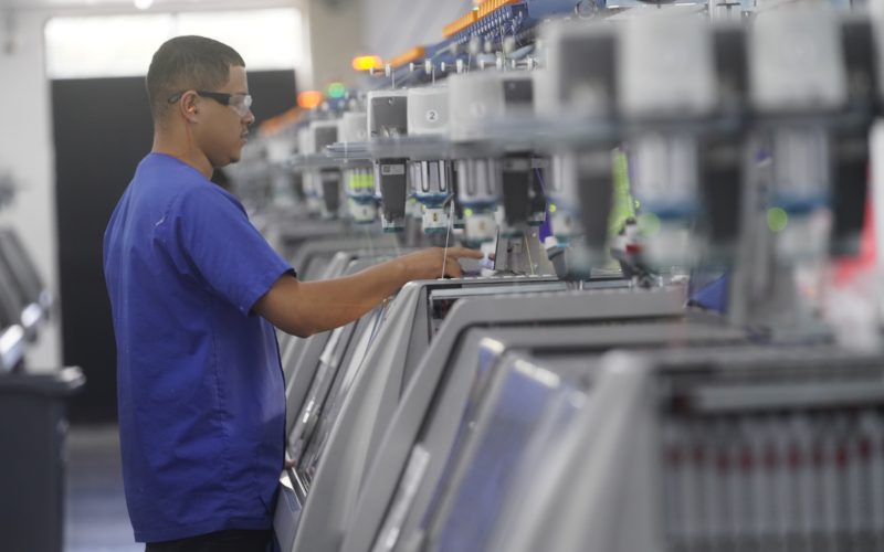 GOVERNADOR ELMANO DE FREITAS VISITA FABRICA DA GRENDENE EM HORIZONTE
FOTOS:
TAGS: FABRICA, GRENDENE, HORIZONTE, EMPREGOS, TRABALHADOR, EMPREGO, GERACAO DE EMPREGOS, MAQUINAS, MAQUINARIO, CALCADOS, OPORTUNIDADE, TEXTIL