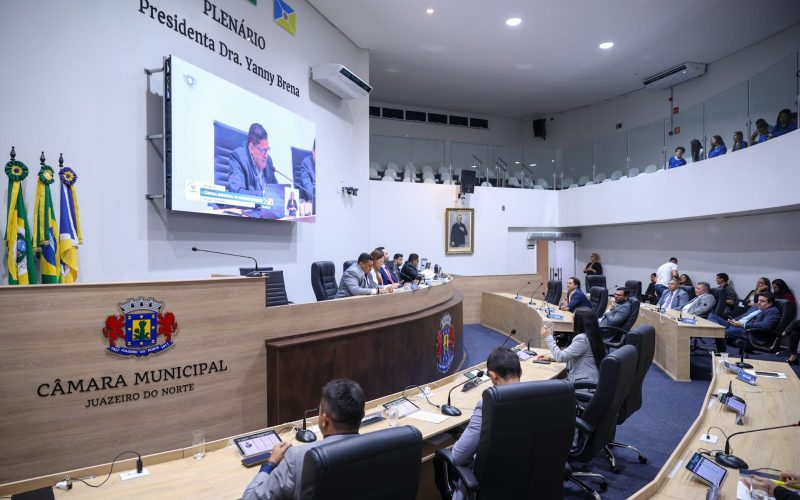 Câmara de Juazeiro do Norte presta homenagem a quadrilhas juninas e debate pautas de infraestrutura e segurança