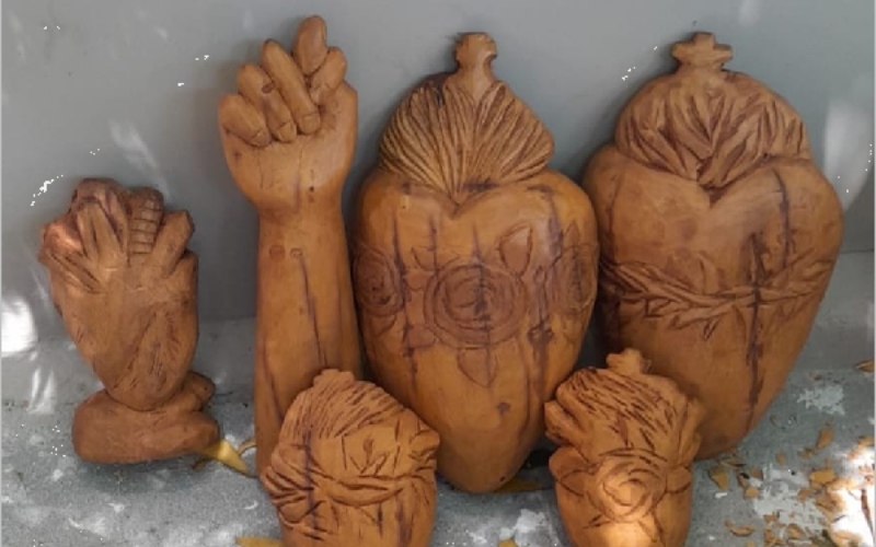 Oficina oferece aprendizado em escultura religiosa no Centro de Artesanato