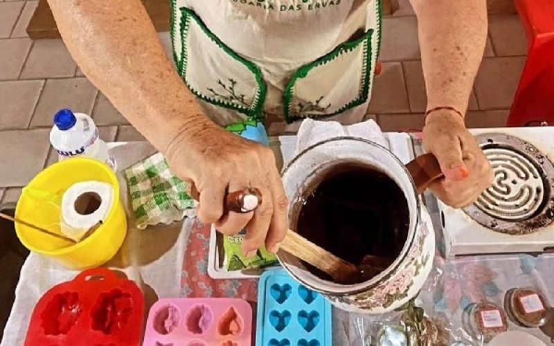 Oficina “Mãos na Natureza: Saboaria das Ervas” valoriza saberes tradicionais e gera oportunidades em Juazeiro do Norte