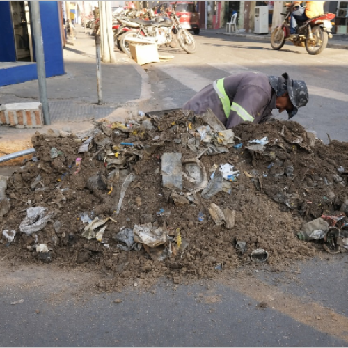 Volumes de resíduos retirados na rede de drenagem de Juazeiro correspondem a aproximadamente 40 caminhões de caçamba