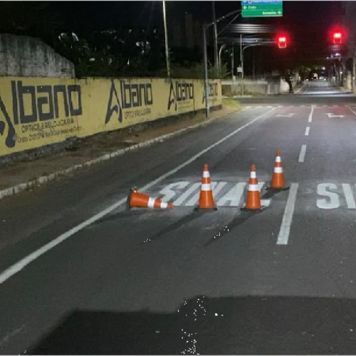 Ruas dos bairros Jardim Gonzaga e Lagoa Seca recebem revitalização da sinalização viária