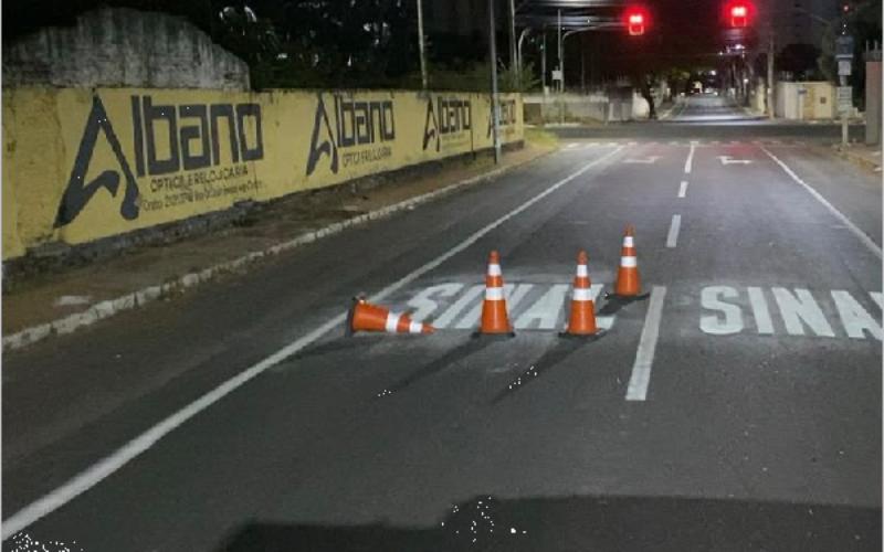 Ruas dos bairros Jardim Gonzaga e Lagoa Seca recebem revitalização da sinalização viária