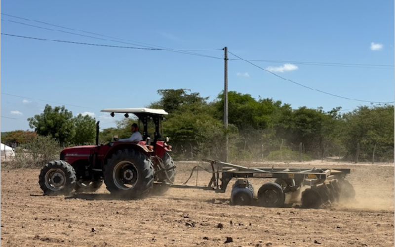 Crato inicia programa de aração e irá beneficiar mais de 250 produtores rurais