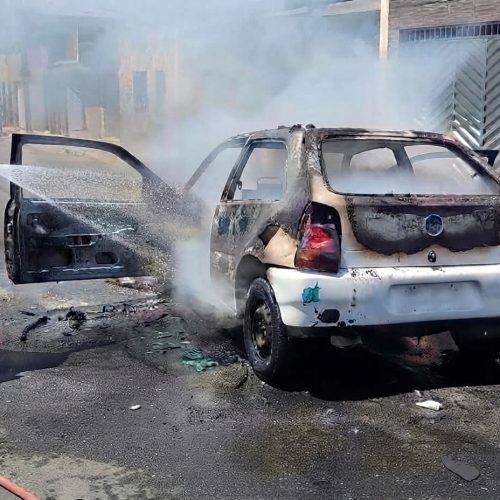 Equipes do Corpo de Bombeiros debelam incêndios em Fortaleza e Juazeiro do Norte 