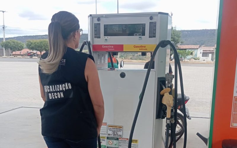 Decon autua 38 estabelecimentos por violação dos direitos dos consumidores na Região do Cariri