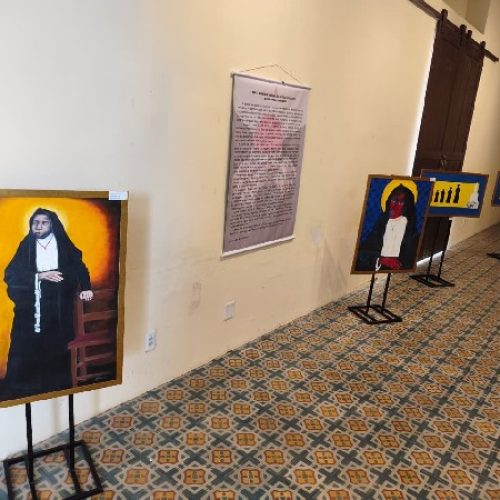 Centro Cultural Daniel Walker está com nova exposição sobre a Beata Maria de Araújo