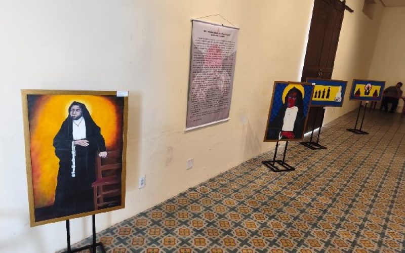 Centro Cultural Daniel Walker está com nova exposição sobre a Beata Maria de Araújo
