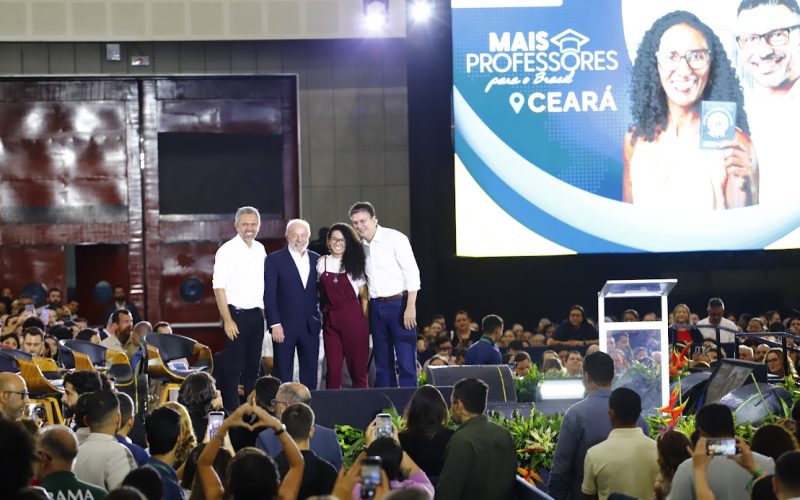 Governos Federal e do Ceará entregam Carteira Nacional Docente, vouchers para professores e anunciam 3ª etapa do ITA