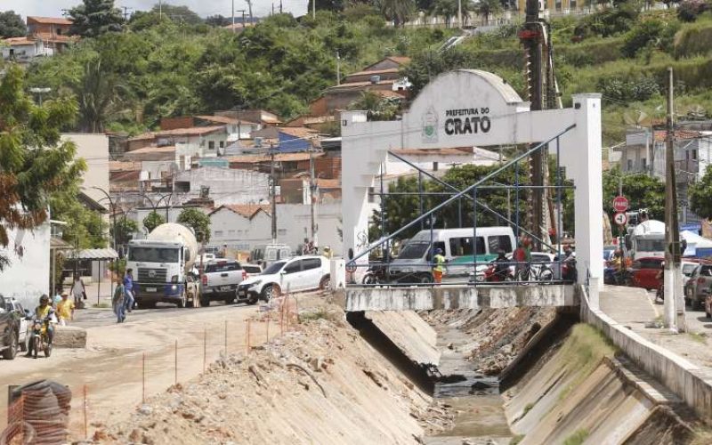 No Crato, obras de requalificação do canal do Grangeiro chegam a 50% de execução