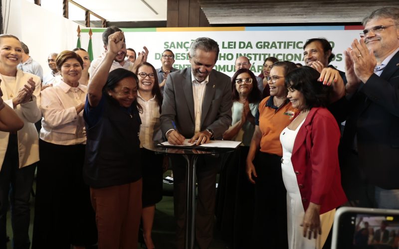 Governo do Ceará sanciona lei que garante gratificação financeira aos agentes comunitários de saúde