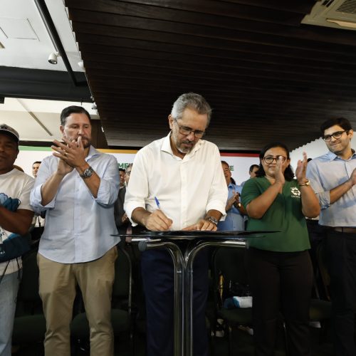 Com investimento superior a R$ 20 milhões, Governo do Ceará lança novo edital do Programa Auxílio Catador e realiza entregas