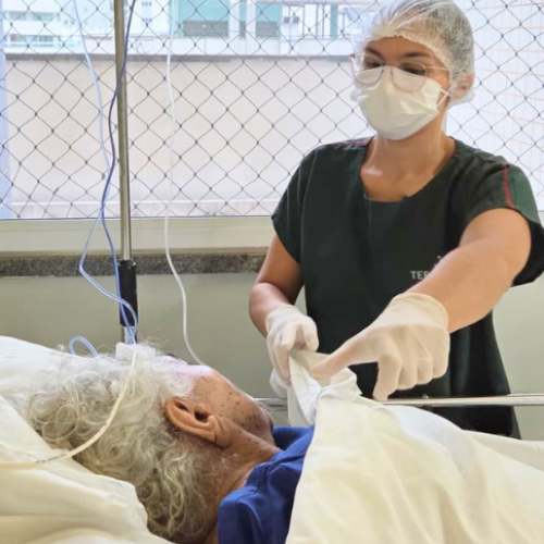 Unidade de Cuidados Especiais do Hospital Regional do Cariri promove reabilitação e transição para o cuidado domiciliar