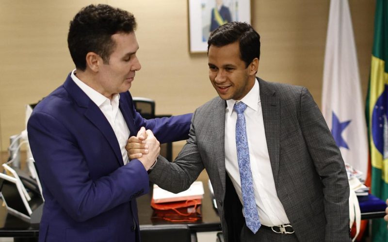 Presidente da Câmara de Juazeiro do Norte, Felipe Vasques, busca mais moradias para o município em agenda oficial em Brasília