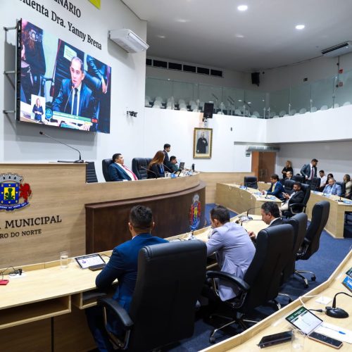 Câmara de Juazeiro do Norte homenageia garis e aprova projetos que fortalecem cultura, infraestrutura e cidadania