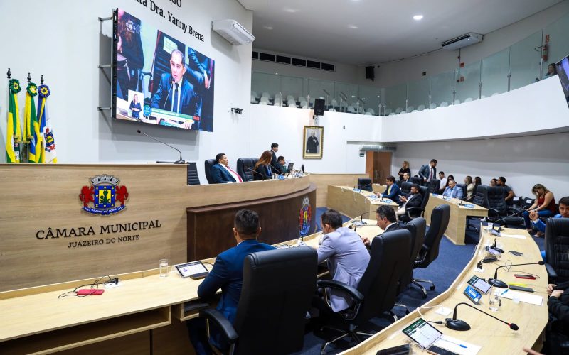 Câmara de Juazeiro do Norte homenageia garis e aprova projetos que fortalecem cultura, infraestrutura e cidadania
