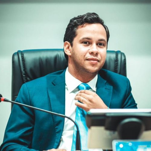 Felipe Vasques cobra Cagece por serviços inacabados nas ruas de Juazeiro do Norte