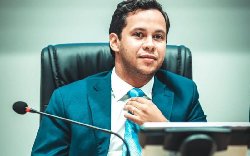 Felipe Vasques cobra Cagece por serviços inacabados nas ruas de Juazeiro do Norte