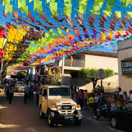 Noivas de Santo Antônio participam de casamento coletivo neste domingo (8), em Barbalha