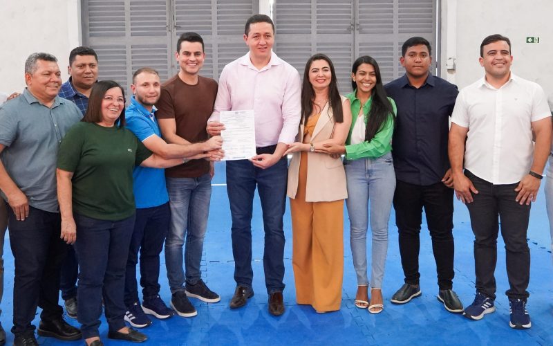 Deputado Yury do Paredão (MDB) participa da assinatura de ordem de serviço para construção de Espaço Esportivo Comunitário em Juazeiro do Norte