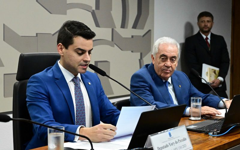 Presidente da comissão mista, Yury do Paredão, celebra aprovação do Programa Agora tem Especialista