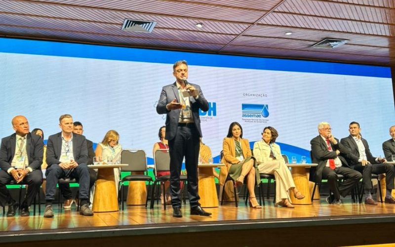 Secretário Fernando Santana representa o Ceará no maior evento de águas do Brasil