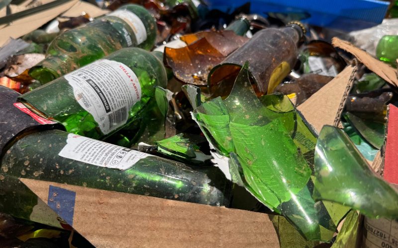 Reciclagem do vidro tem potencial sustentável, mas enfrenta desafios logísticos