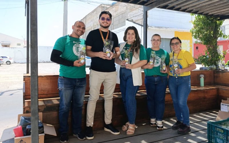 Centro Universitário realiza ação que troca recicláveis por mudas de Ipê e mobiliza comunidade