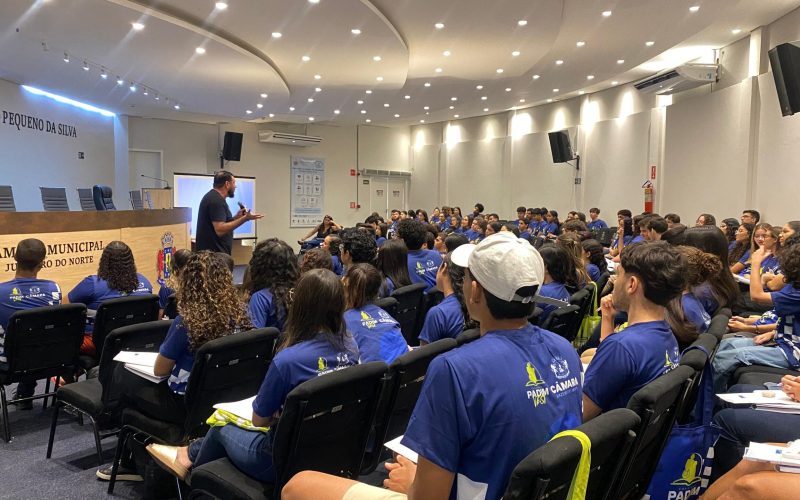 PadimVest acerta tema da redação do Enem 2025 e reforça importância da preparação gratuita oferecida pela Câmara de Juazeiro do Norte