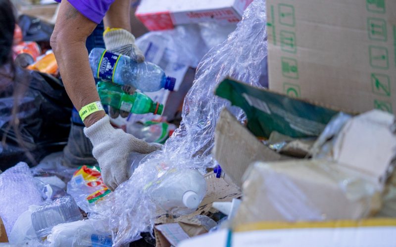 Descarte de plástico: Cariri precisa de infraestrutura para reciclar mais e evitar efeitos como “plastificação” das rochas