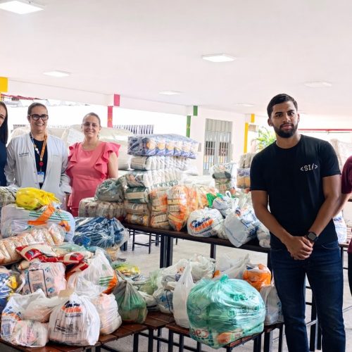 Ação solidária de universitários beneficia a APAE com 1 tonelada de alimentos