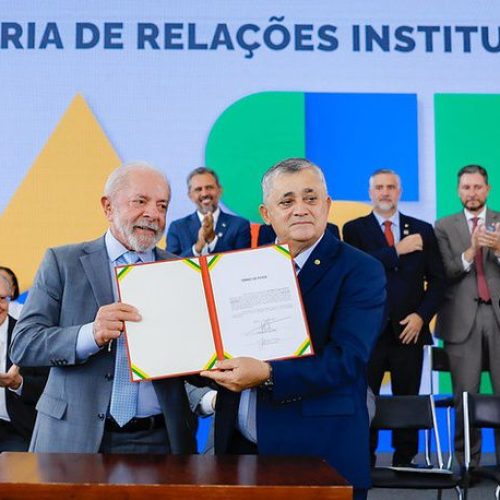 José Guimarães é empossado ministro das Relações Institucionais