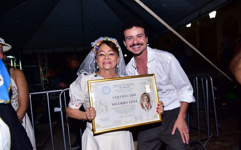 Após reconhecimento internacional da UNESCO, Socorro Luna recebe homenagem de Max Petterson durante o projeto “Eh do Cariri”