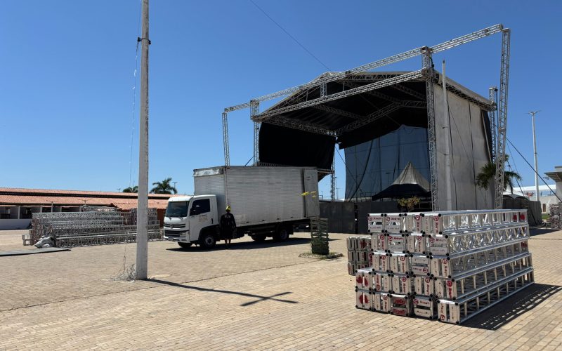 Estrutura da Expobrejo 2026 começa a ser montada no Parque de Eventos Mário Leite Tavares