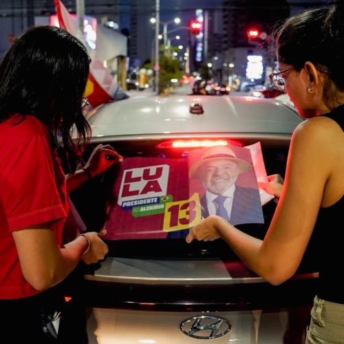 Fortaleza se avermelha com bandeiraços a favor do presidente Lula neste 13 de outubro