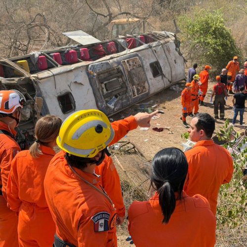 Acidente com ônibus de romeiros que voltavam de Juazeiro do Norte deixa 15 mortos em Alagoas