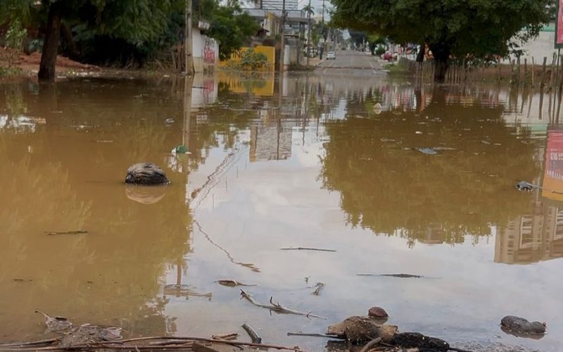 Trecho da Avenida Plácido Aderaldo Castelo segue interditado após chuvas em Juazeiro do Norte