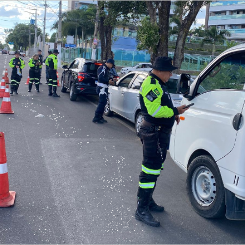 Demutran realiza blitz com foco em carros em Juazeiro do Norte