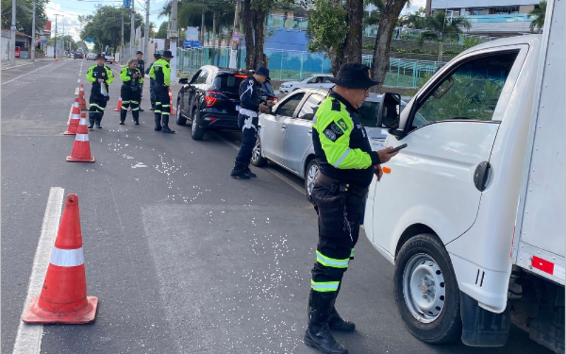 Demutran realiza blitz com foco em carros em Juazeiro do Norte
