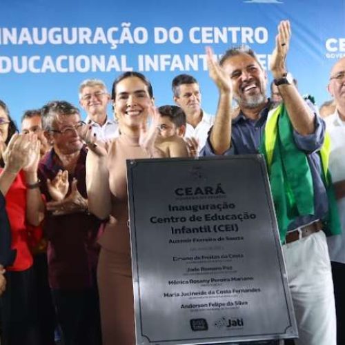 Governo do Ceará entrega CEI e areninha para a população de Jati