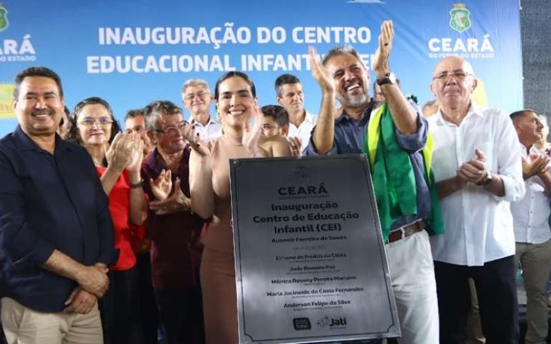 Governo do Ceará entrega CEI e areninha para a população de Jati