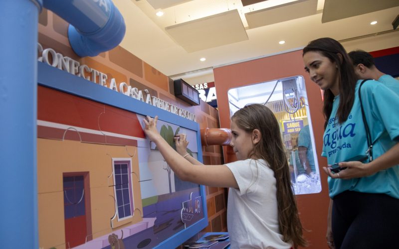 Circuito interativo com quebra-cabeça e ‘caça ao lixo’ apresenta ciclo do saneamento no Cariri Shopping