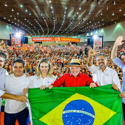 Na maior convenção da história, Elmano e Lula emocionam 20 mil cearenses no Centro de Eventos, em Fortaleza