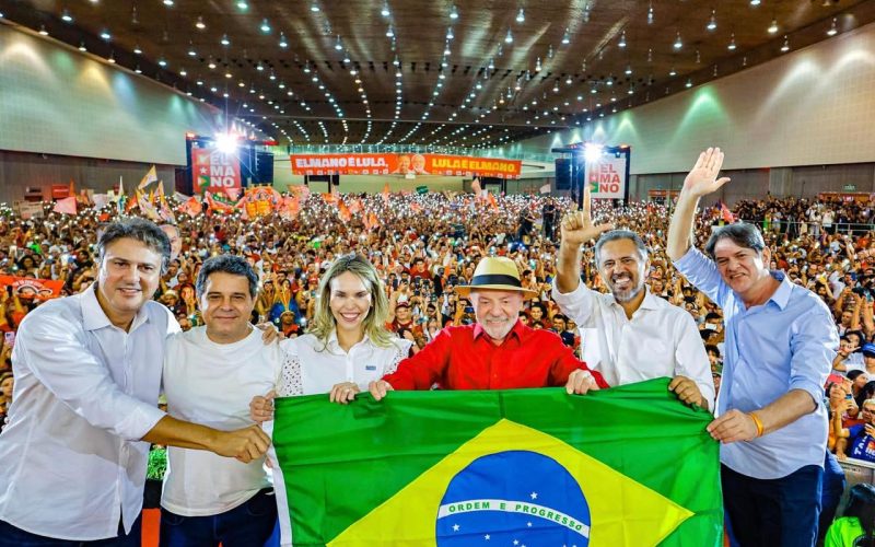 Na maior convenção da história, Elmano e Lula emocionam 20 mil cearenses no Centro de Eventos, em Fortaleza