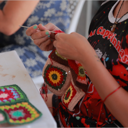 Curso de Bordado Ponto Cruz valoriza saberes artesanais no Centro Maria Cândido