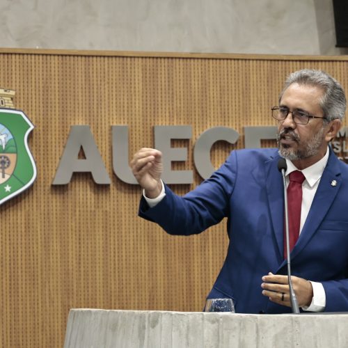 Em Mensagem Governamental na Alece, Elmano de Freitas anuncia reforço na Segurança e concurso para professores